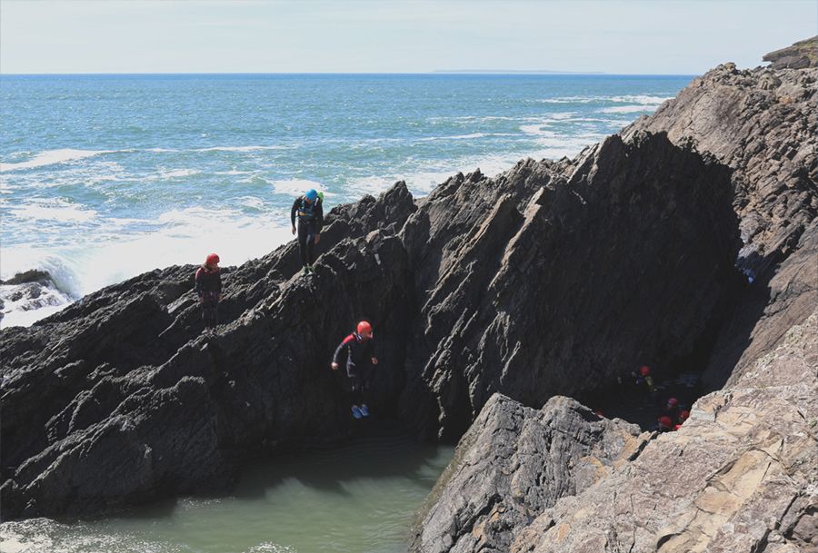 people jumping off cliff